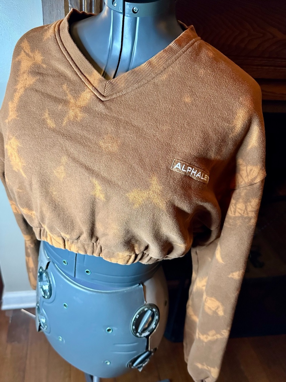 Alphalete Brown Bleach-Effect V-Neck Cropped Sweatshirt
